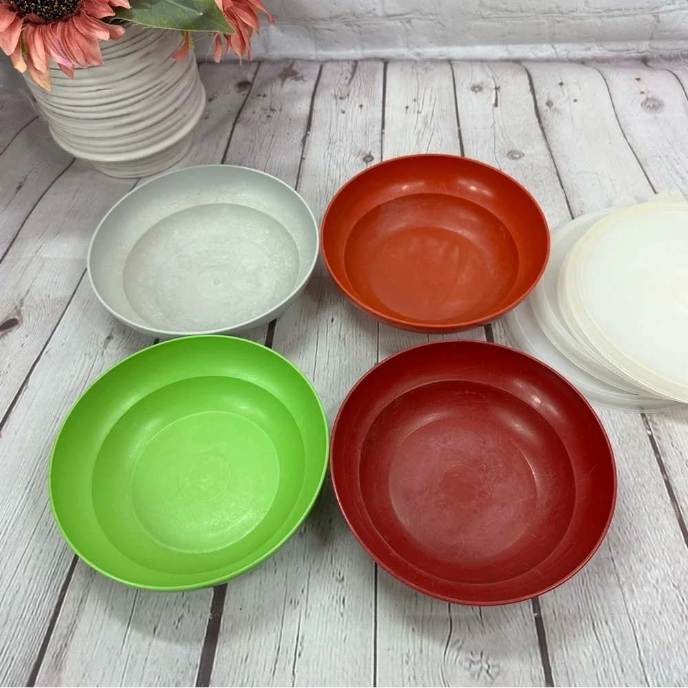tupperware cereal Bowls with seals 